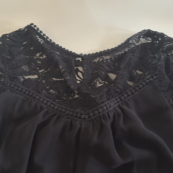 Black long sleeve with lace - Picture 4 of 5